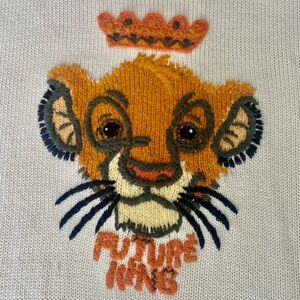 Cozy Zara sweater with Simba!